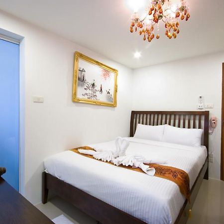 Richly Villa Bangkok Buitenkant foto