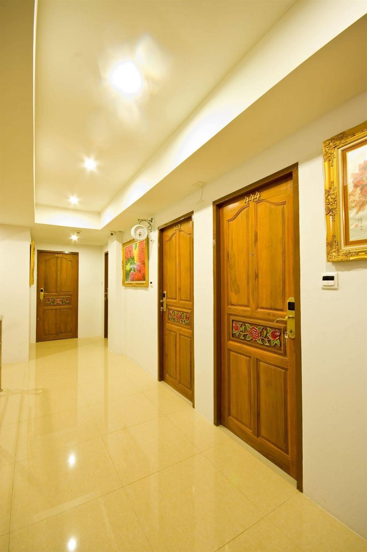 Richly Villa Bangkok Buitenkant foto